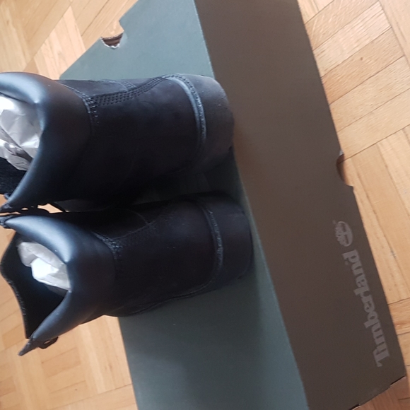 Kids gently used black timberland boot - Picture 2 of 5